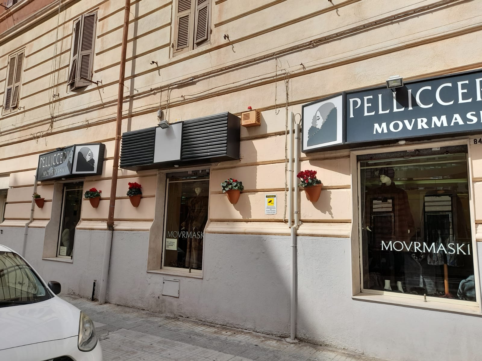 Esterno negozio Pellicceria Movrmaski